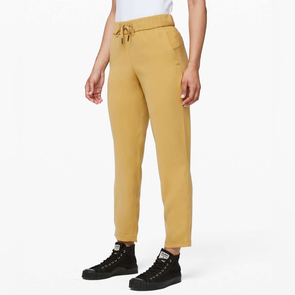 Lululemon On the Fly 7/8 Pant *woven vintage gold size 2